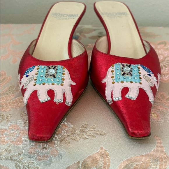 Moschino Cheap & Chic Red Satin Pointed Elephant Embellished Mules - Picture 5 of 11